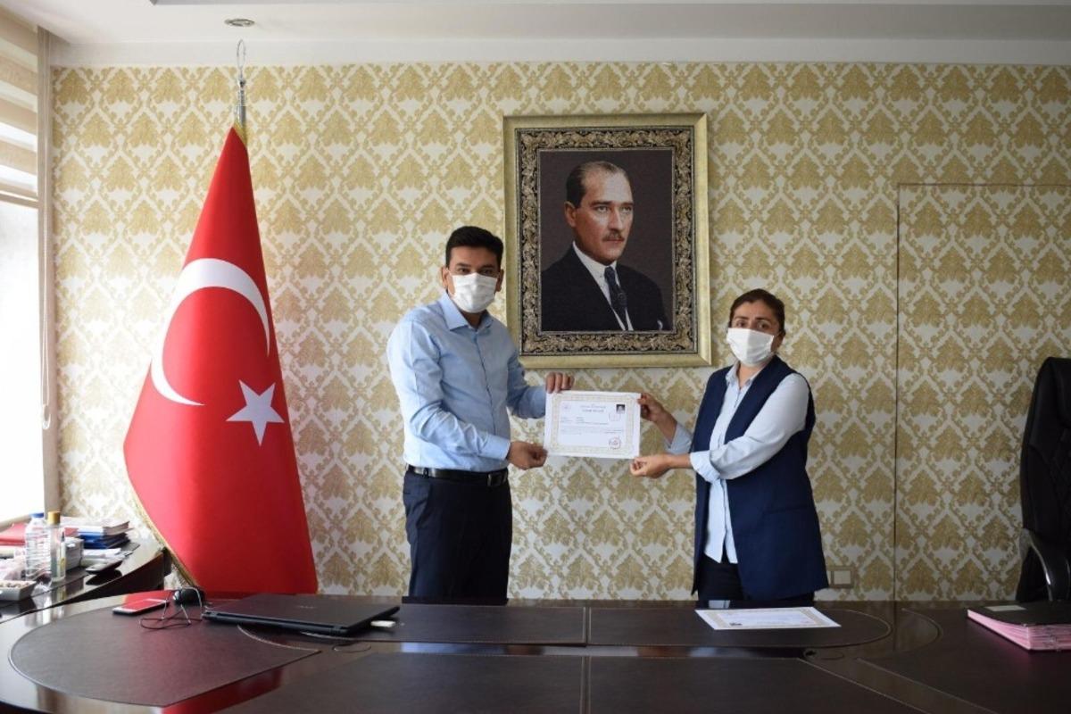 Vefa Sosyal Destek Gurubu mensuplarına teşekk&uuml;r belgesi