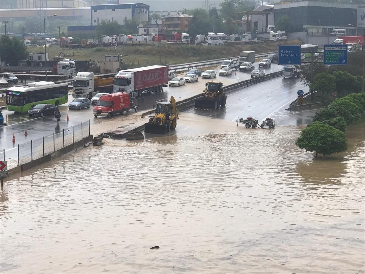 G&Uuml;NCELLEME - Kocaeli'de sağanak etkili oldu