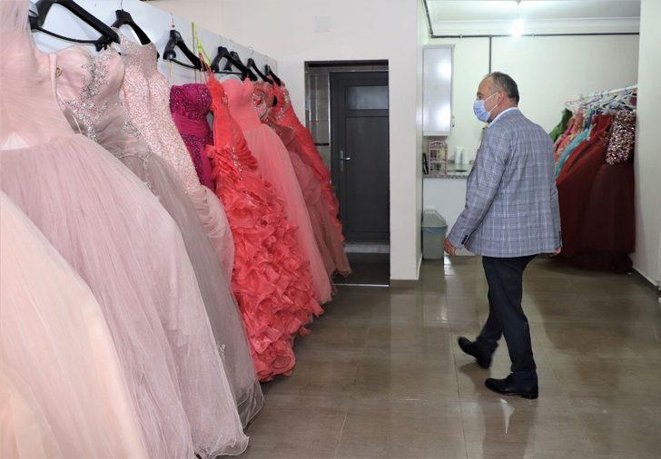 Başkan Akın da kıyafetlerini bağışladı G3