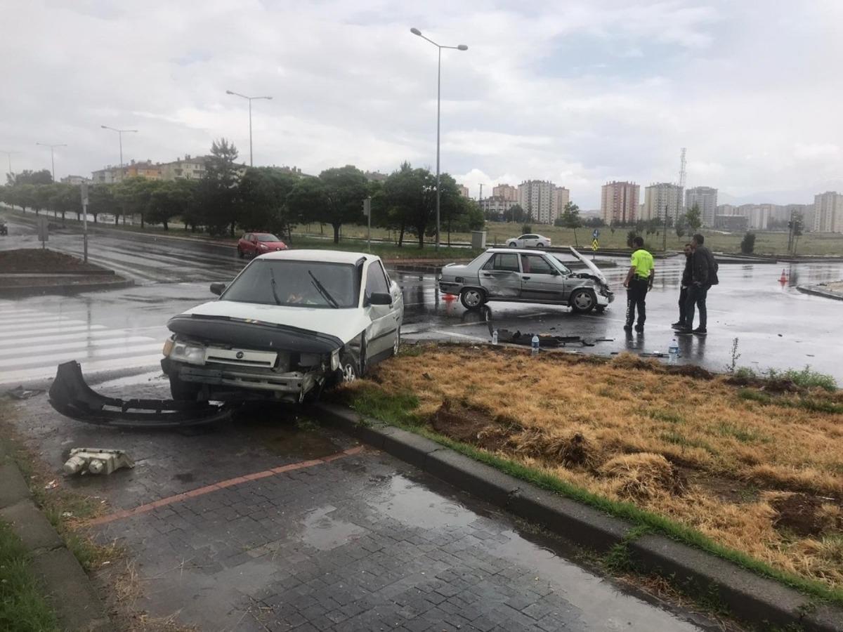 Kayseri&rsquo;de trafik kazası: 5 yaralı