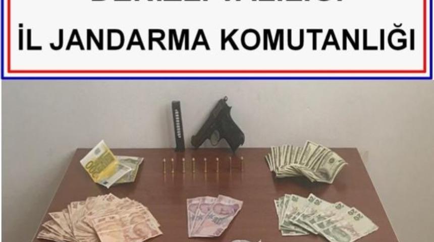 Uyuşturucu satıcıları sahte dolar ve euro ile yakalandı