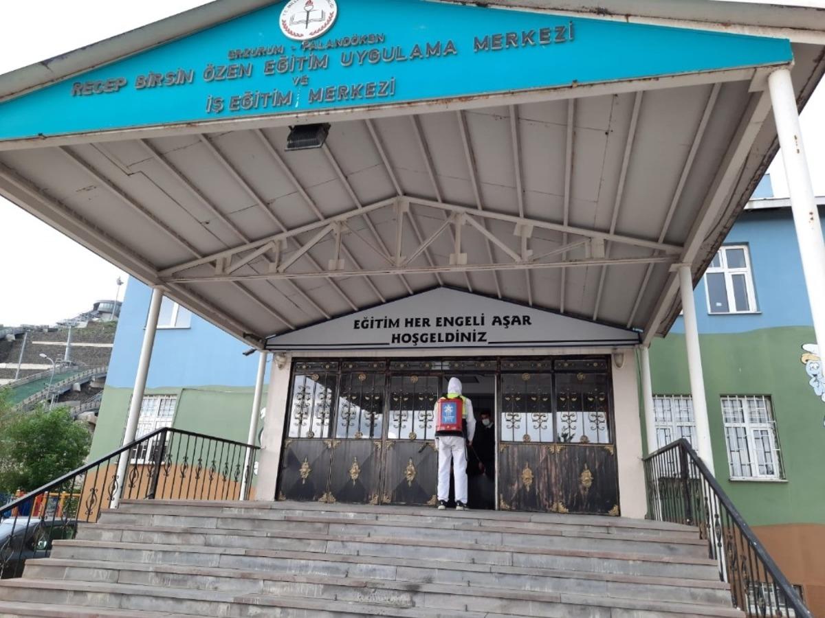 Paland&ouml;ken&rsquo;de okullar LGS i&ccedil;in dezenfekte edildi