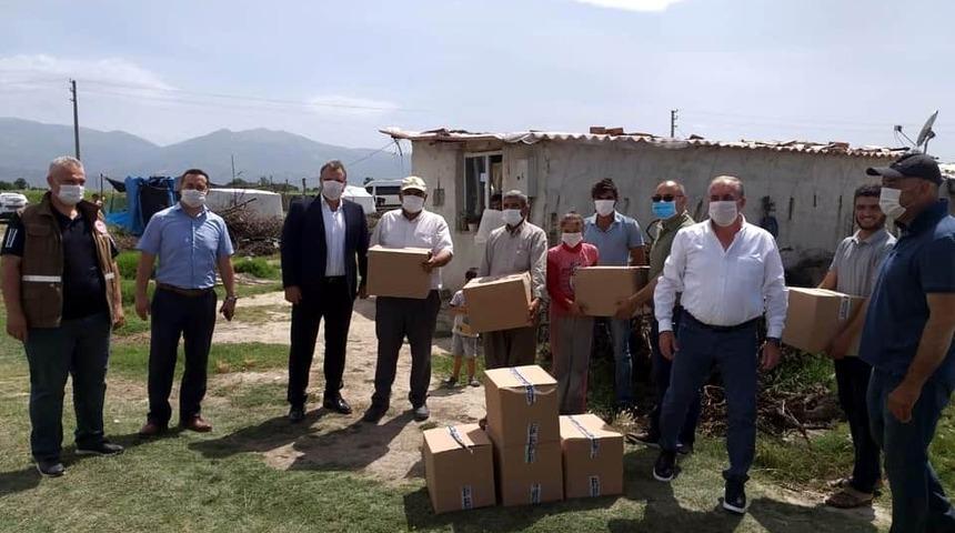 Salihli&rsquo;de mevsimlik iş&ccedil;ilere hijyen paketi