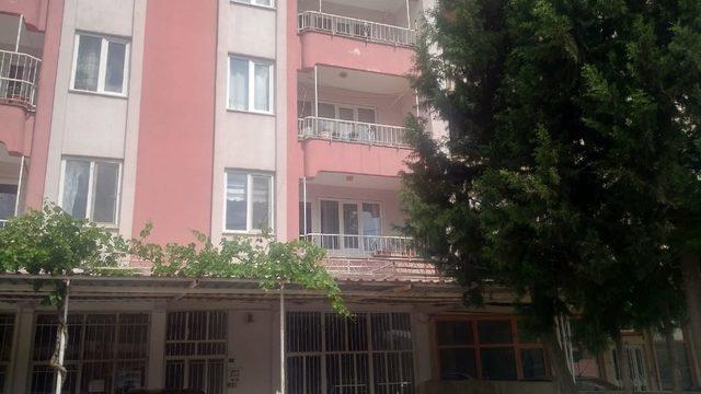 3. kattan düşen genç kız tente sayesinde hayatta kaldı