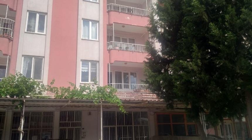 3. kattan d&uuml;şen gen&ccedil; kız tente sayesinde hayatta kaldı