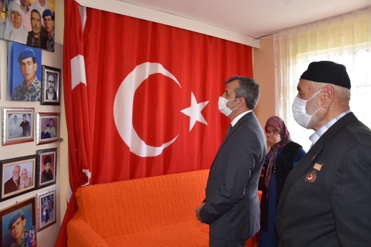 Vali Sezer: "Şehitlerimizin her zaman yanındayız"