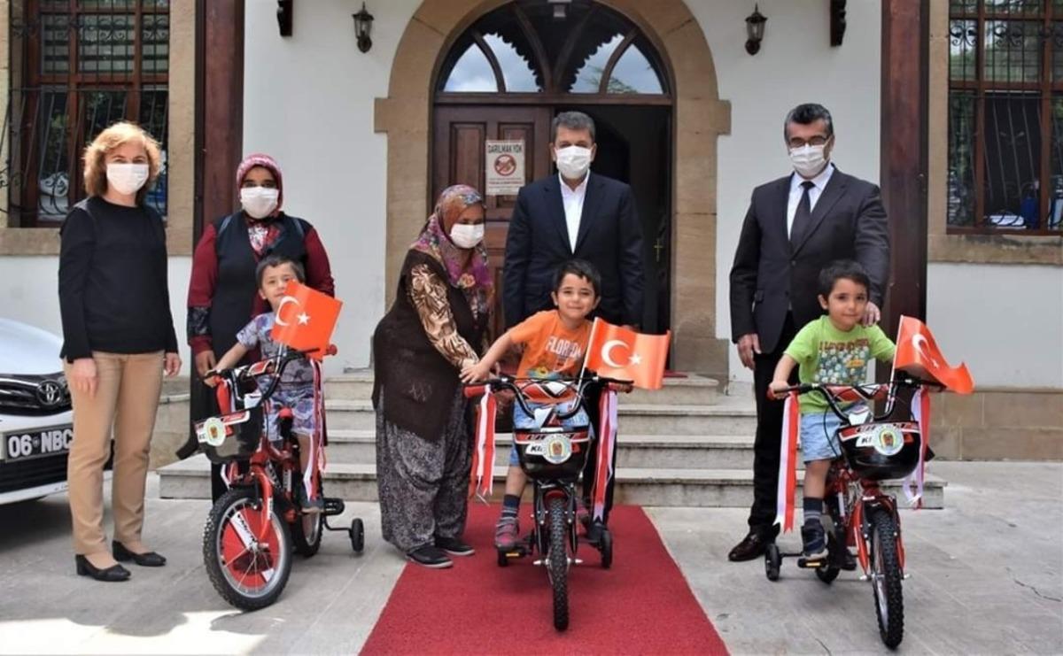 Belediye Başkanı &Ouml;ntaş &uuml;&ccedil;&uuml;zleri unutmadı