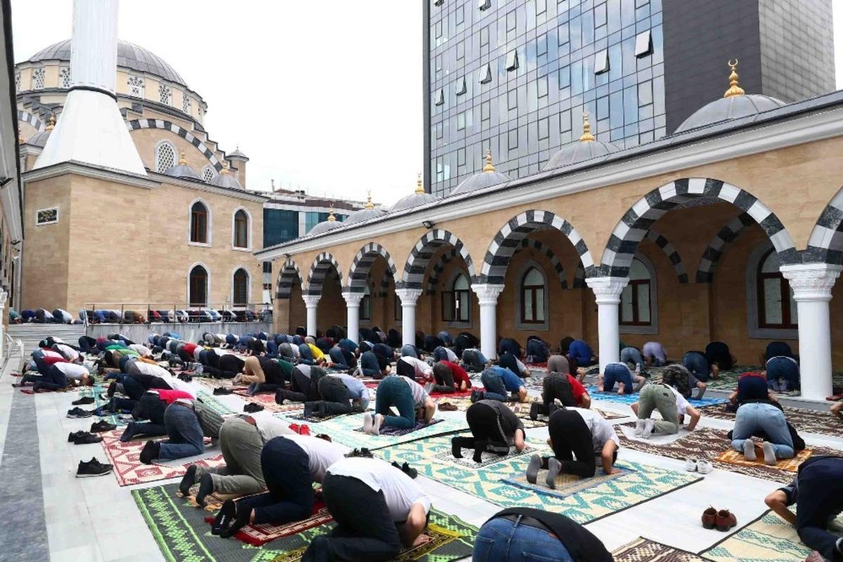 Cavat Yerlikaya Camii ibadete a&ccedil;ıldı