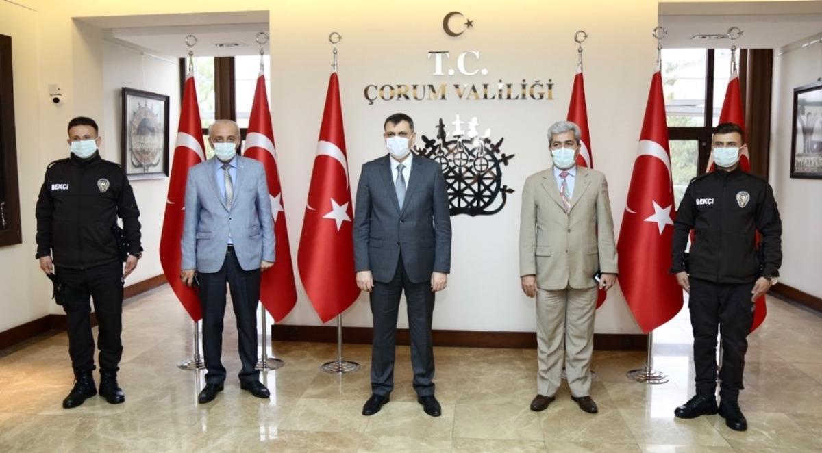 Destek isteyen polislerin yardımına taksi tutarak giden bek&ccedil;ilere başarı belgesi