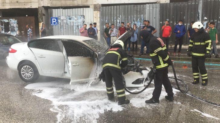 Hatay’da seyir halindeki araç alev alev yandı G5