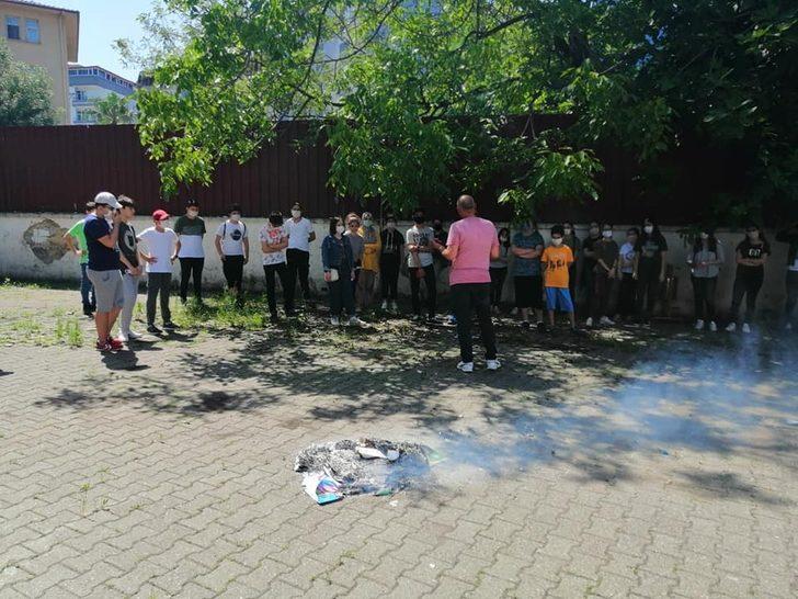 LGS öncesi deneme kitapçıkları yakıldı G5