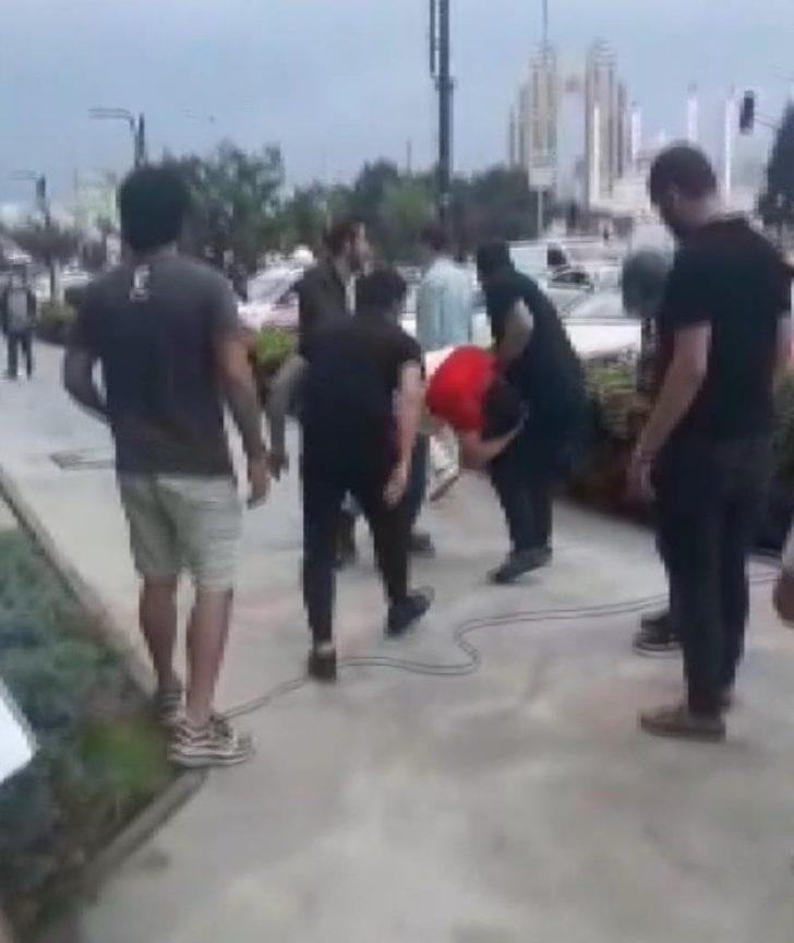 Dolandırıcılık iddiasına cadde ortasında feci dayak G4