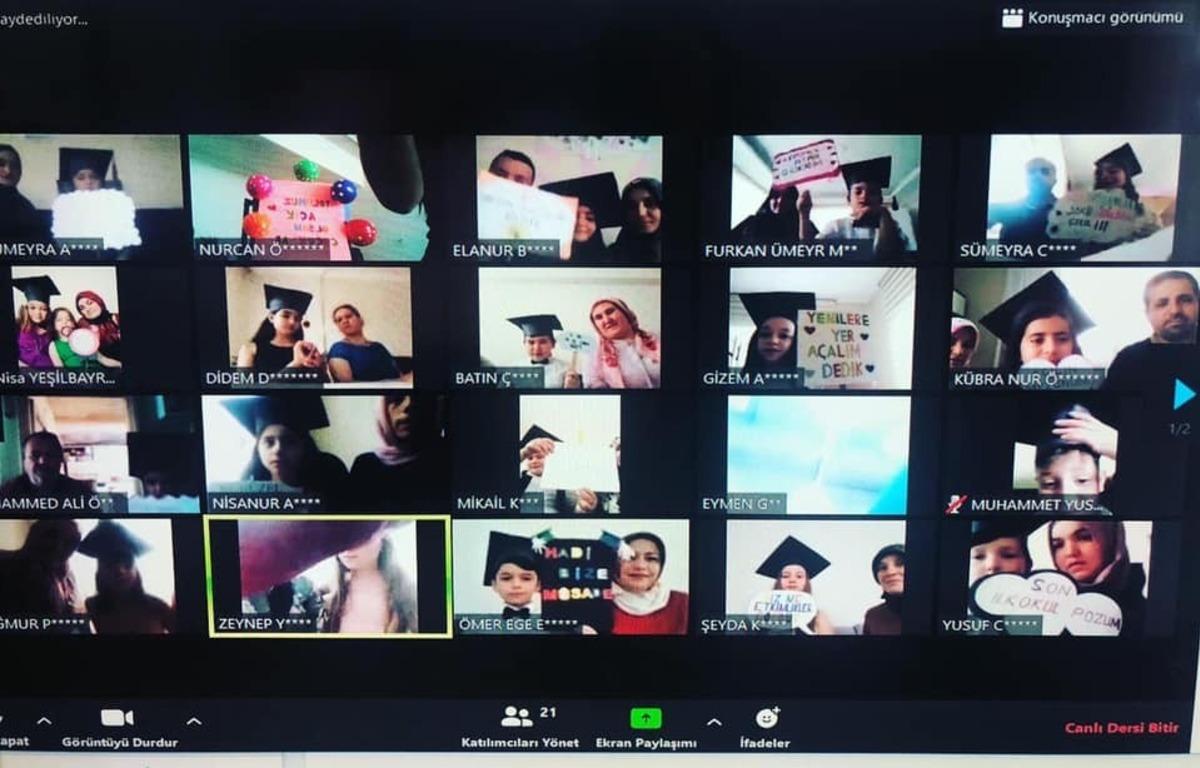 Mezuniyet t&ouml;renlerini online yaptılar