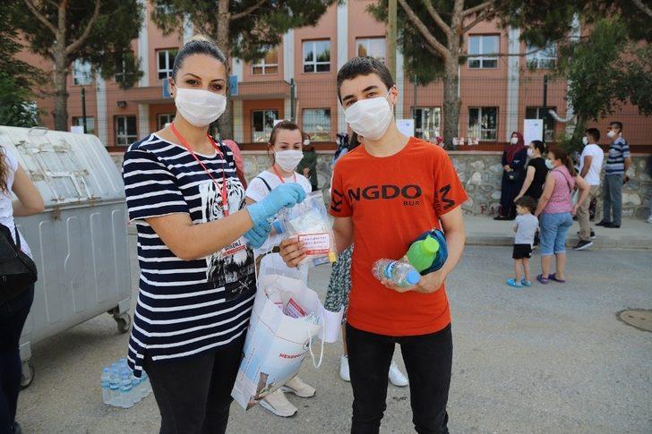 Menderes’te sınav günü öğrenciler unutulmadı G1