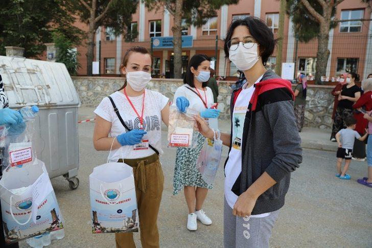 Menderes’te sınav günü öğrenciler unutulmadı G2