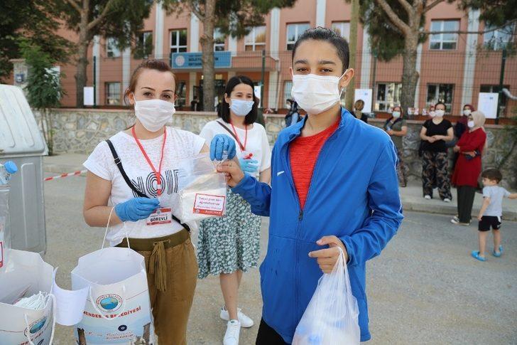 Menderes’te sınav günü öğrenciler unutulmadı G3