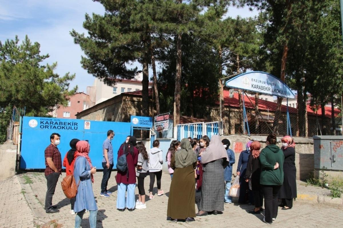 Oltu&rsquo;da 634 &ouml;ğrenci sınavda ter d&ouml;kt&uuml;