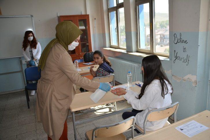 LGS başladı, Öğrenciler Korona Virüs önlemiyle sınıflara alındı G1