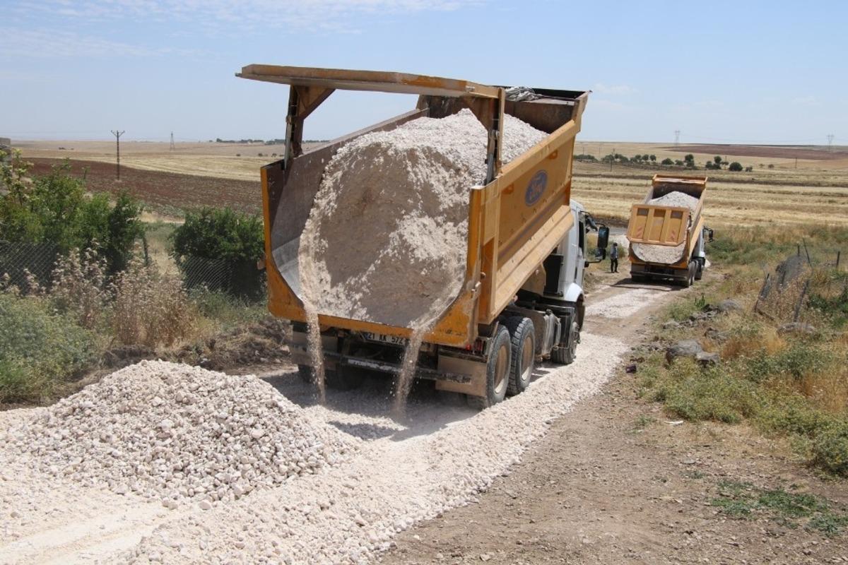 Haliliye&rsquo;de yol yapım &ccedil;alışmaları s&uuml;r&uuml;yor
