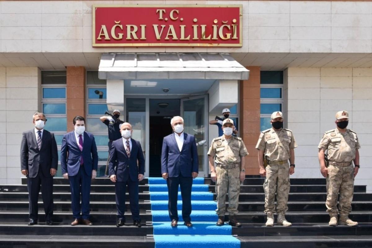 Vali Varol g&ouml;revindeki ilk g&uuml;n&uuml;nde  ziyaretlerde bulundu