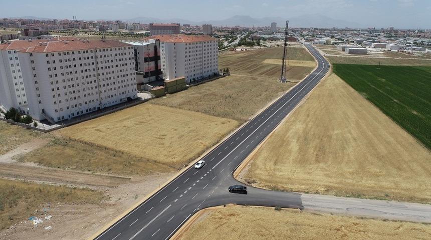 Karaman Belediyesi sanayi yolunu asfaltladı