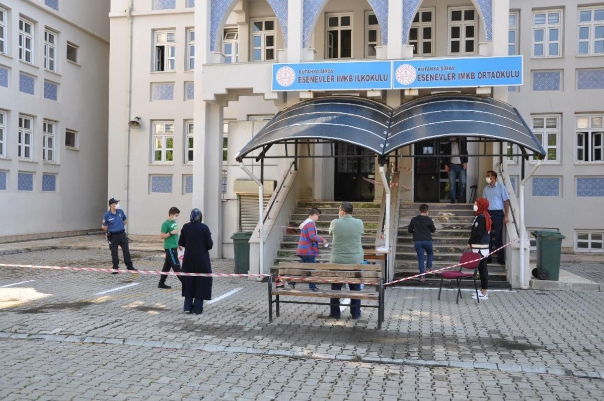 Sosyal mesafeli LGS sınavına 959 &ouml;ğrenci katıldı