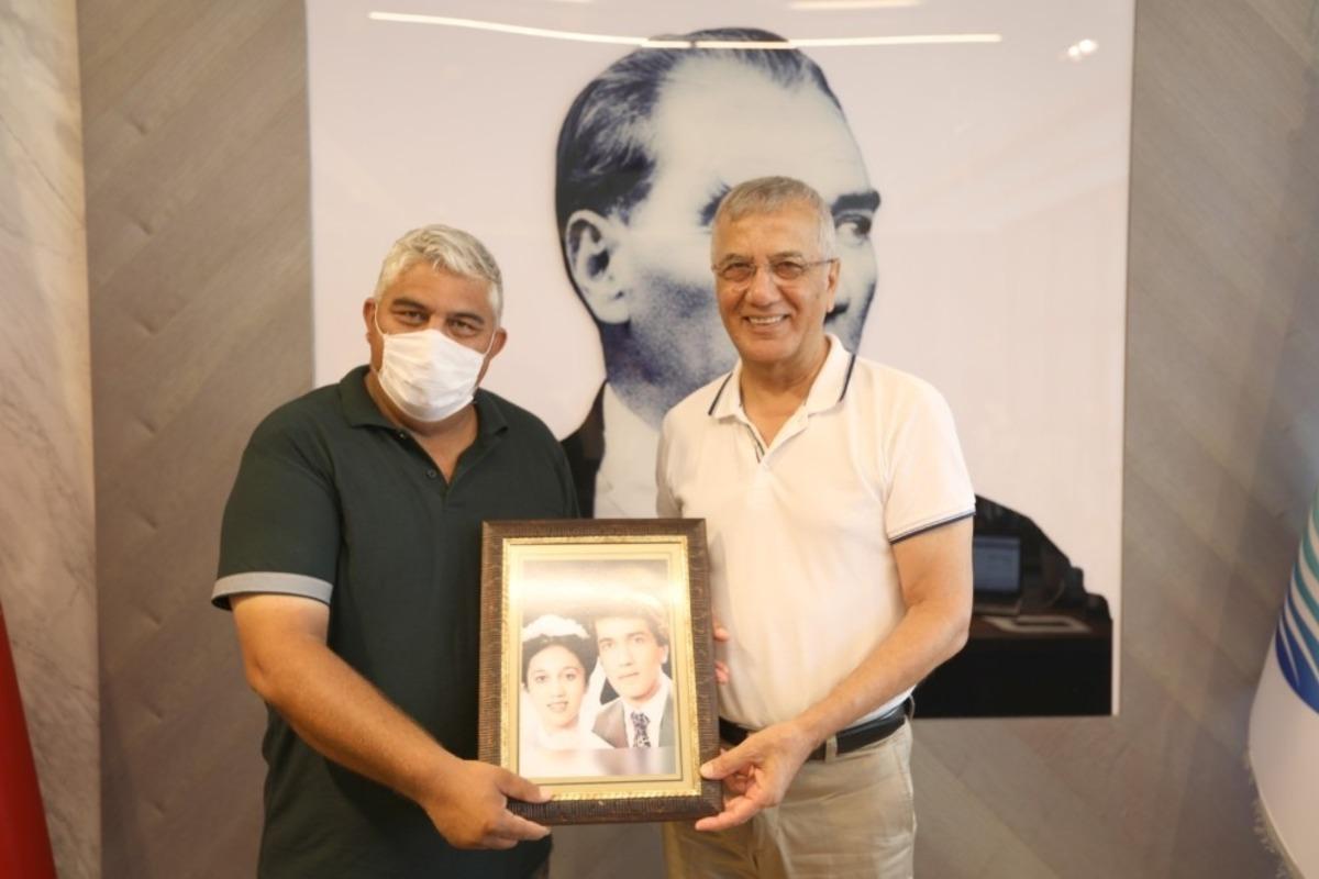 &Ccedil;alışanlardan Başkan Tarhan&rsquo;a Babalar G&uuml;n&uuml; hediyesi