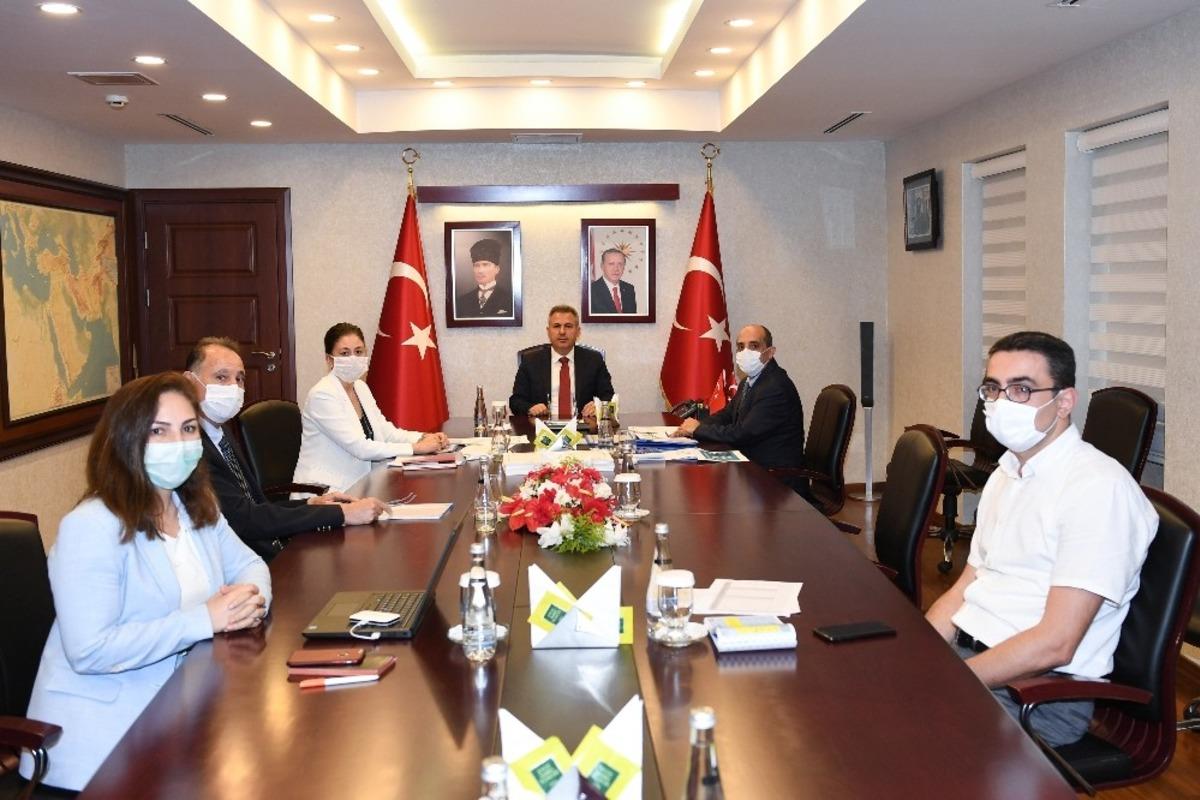 Vali S&uuml;leyman Elban, İl Pandemi Kuruluyla bir araya geldi