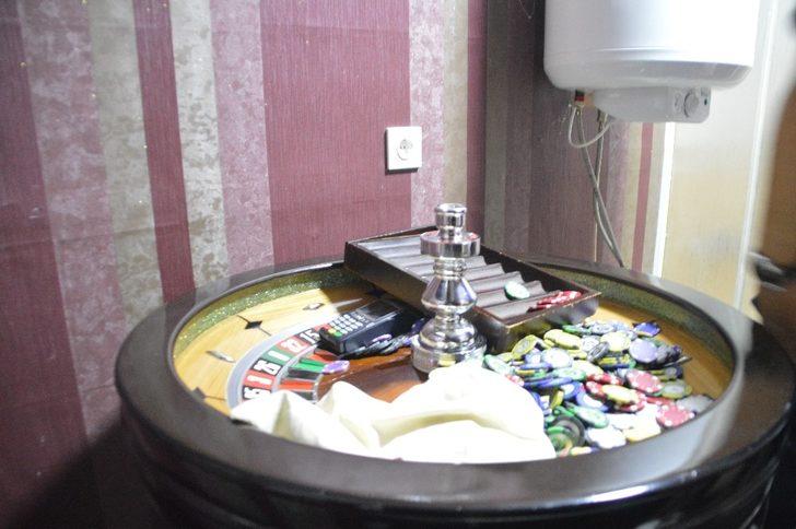 Bakırköy'de kumarhaneye şok baskın! Saklanmak için duşakabine girdi G1