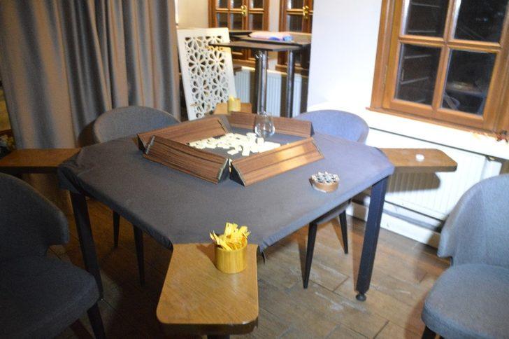 Bakırköy'de kumarhaneye şok baskın! Saklanmak için duşakabine girdi G3