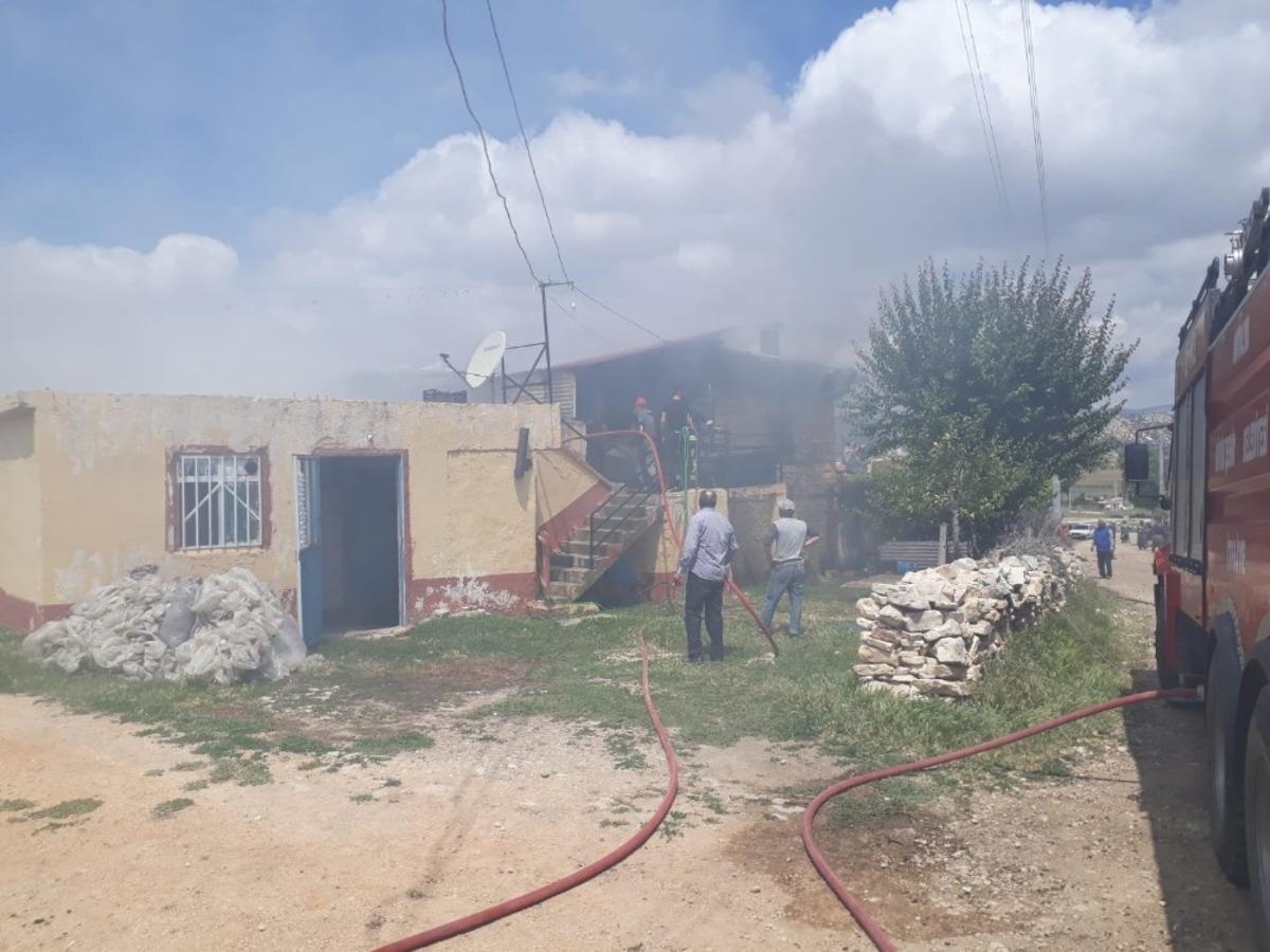 M&uuml;stakil ev yangında kullanılamaz hale geldi