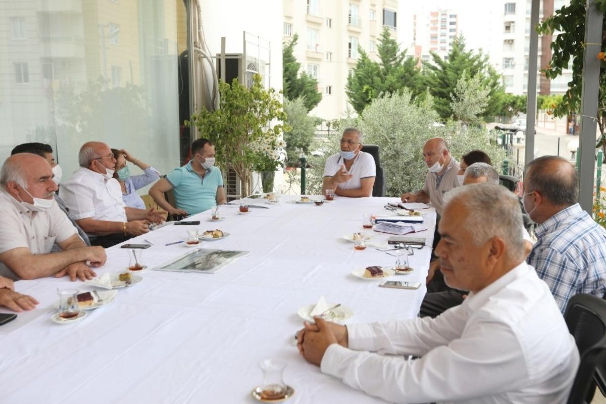 Başkan Tarhan, yeni uygulama imar planını kent dinamikleriyle paylaşıyor