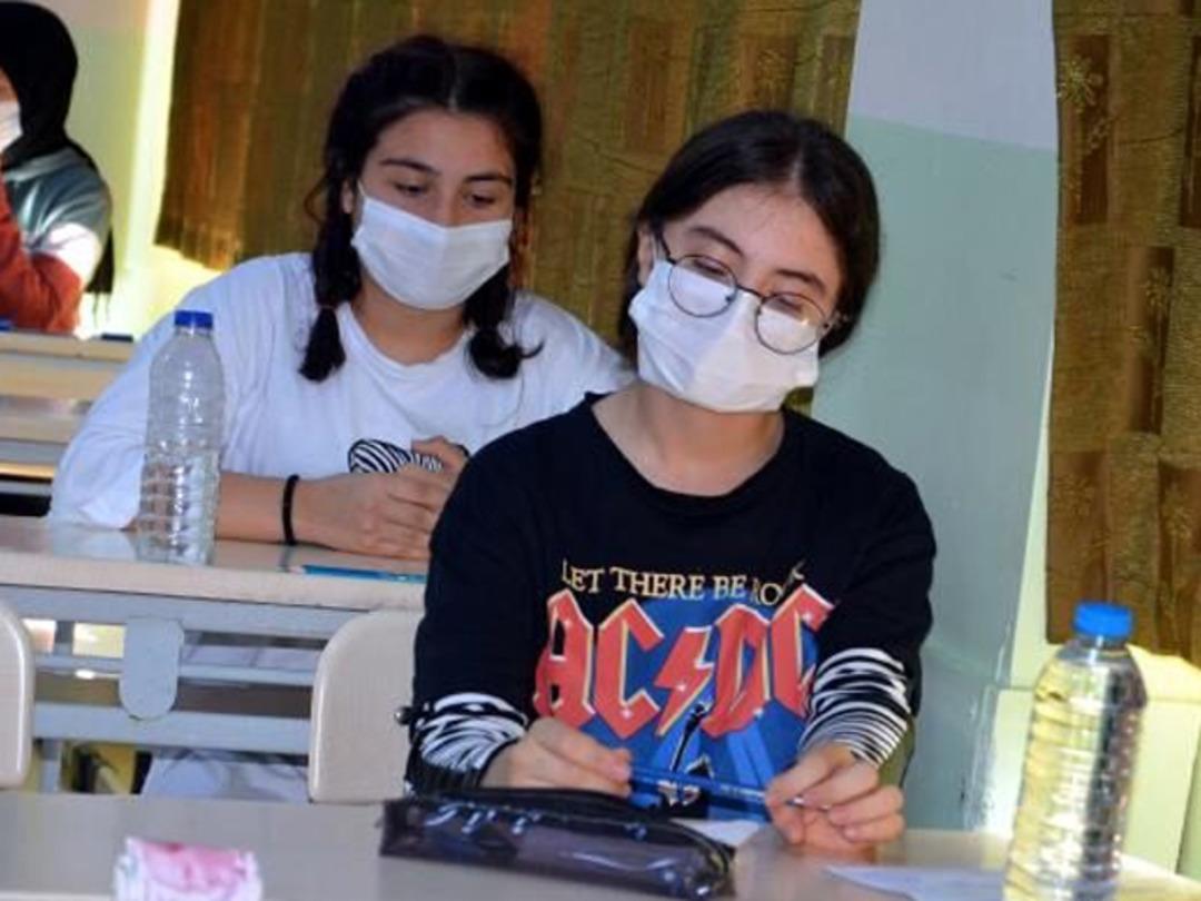 İki oturumda yapılan LGS sınavı sona erdi! Bakan Sel&ccedil;uk'tan LGS a&ccedil;ıklaması