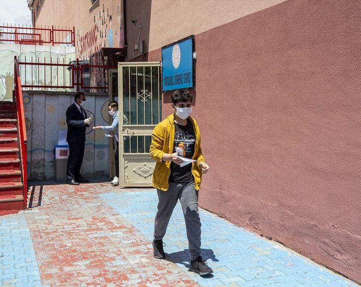 İki oturumda yapılan LGS sınavı sona erdi! Bakan Selçuk'tan LGS açıklaması G4