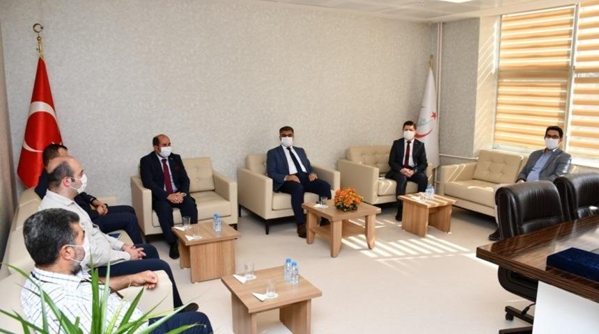 Vali G&uuml;rel, İl Sağlık M&uuml;d&uuml;r&uuml; Ahmet Sarı&rsquo;dan bilgiler aldı