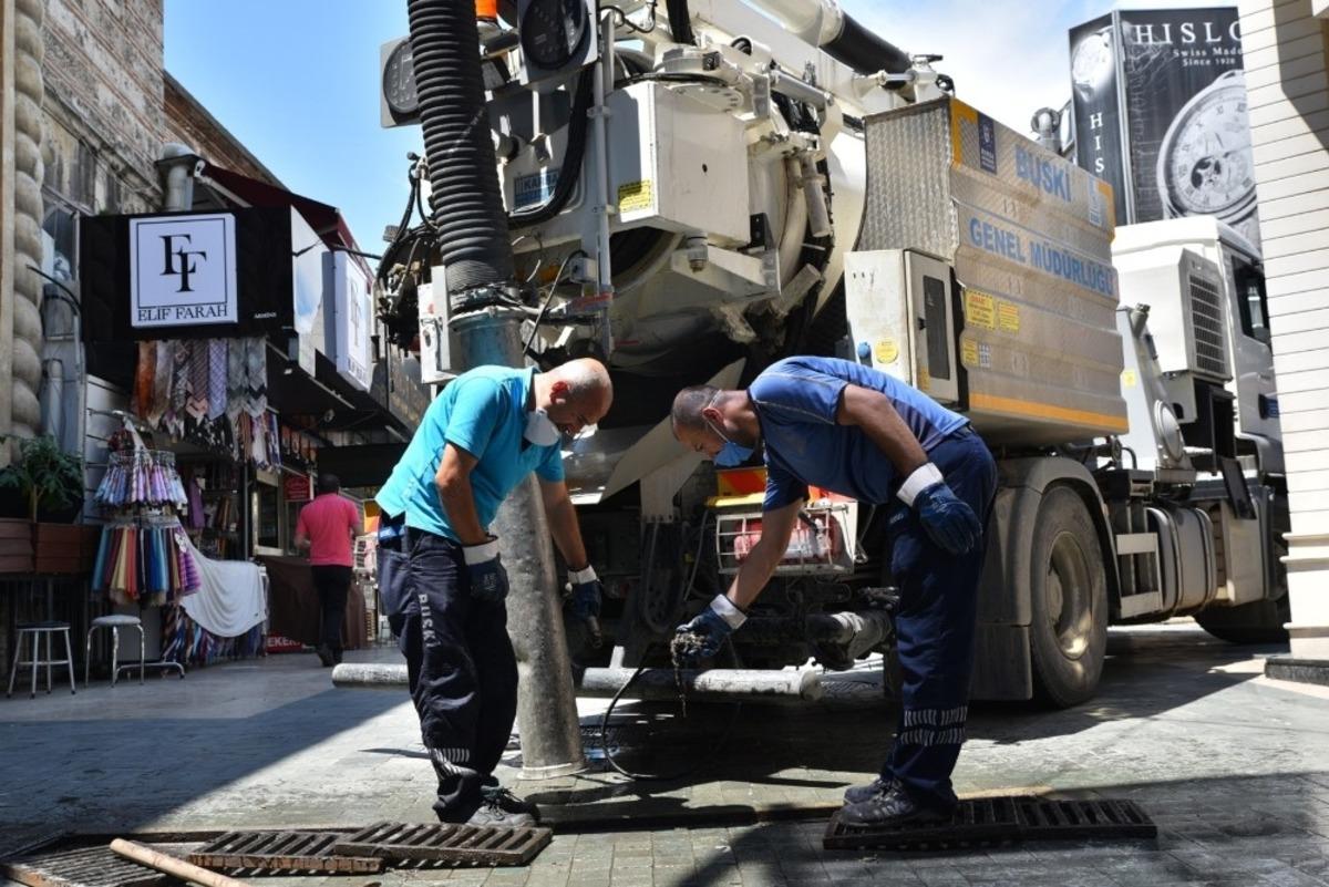 Bursa&rsquo;da yoğun yağışın ardından tarihi Kapalı&ccedil;arşı&rsquo;ya B&uuml;y&uuml;kşehir m&uuml;dahalesi