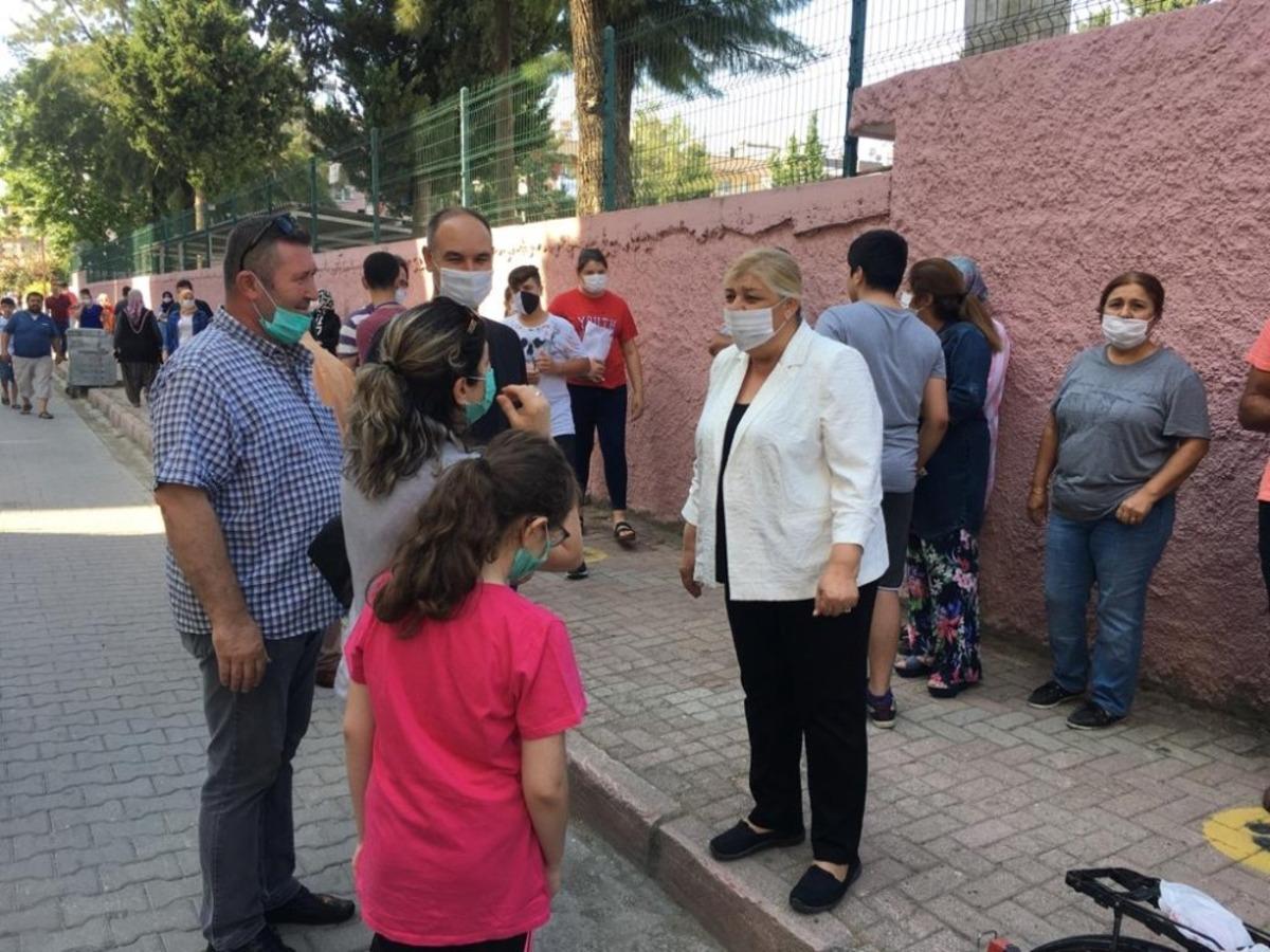 Başkan Erdem, ailelerin ve &ouml;ğrencilerin LGS heyecanına ortak oldu