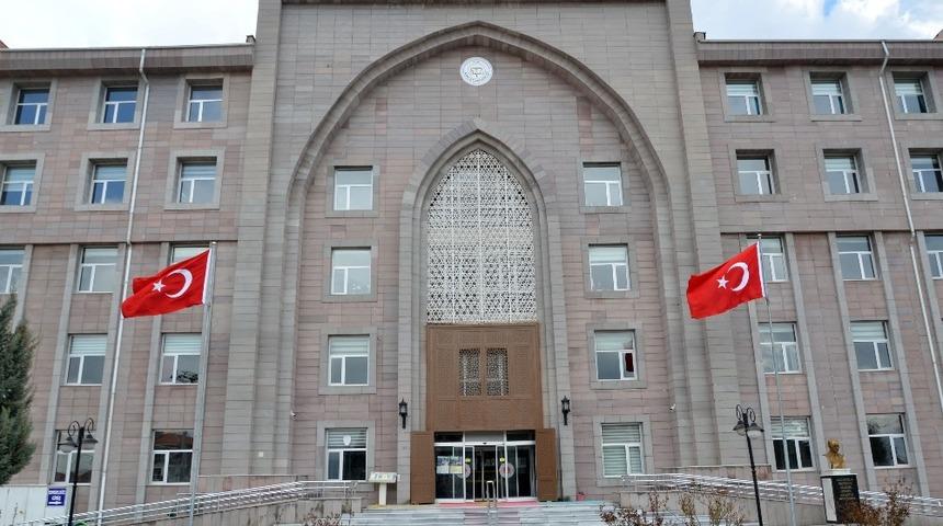 Trafoya giren hırsızlık ş&uuml;phelilerini d&uuml;ş&uuml;rd&uuml;kleri telefon yakalattı