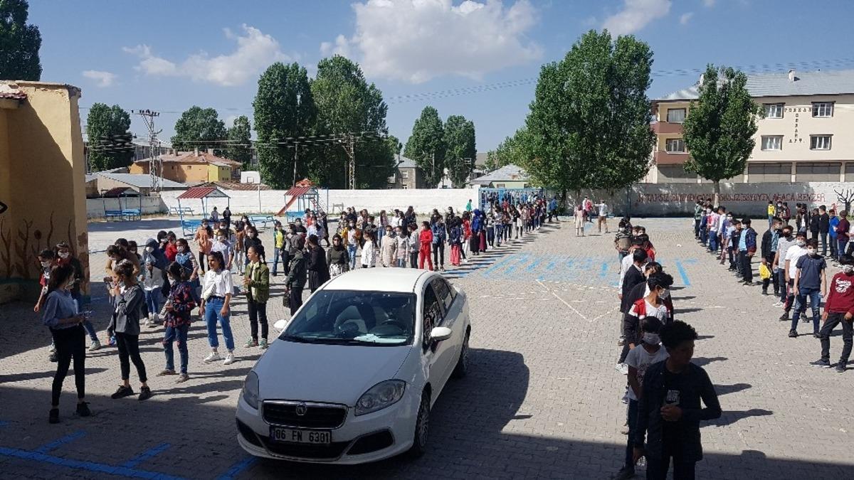 &Ccedil;aldıran belediyesi, LGS&rsquo;ye girecek olan &ouml;ğrencilere servis hizmeti