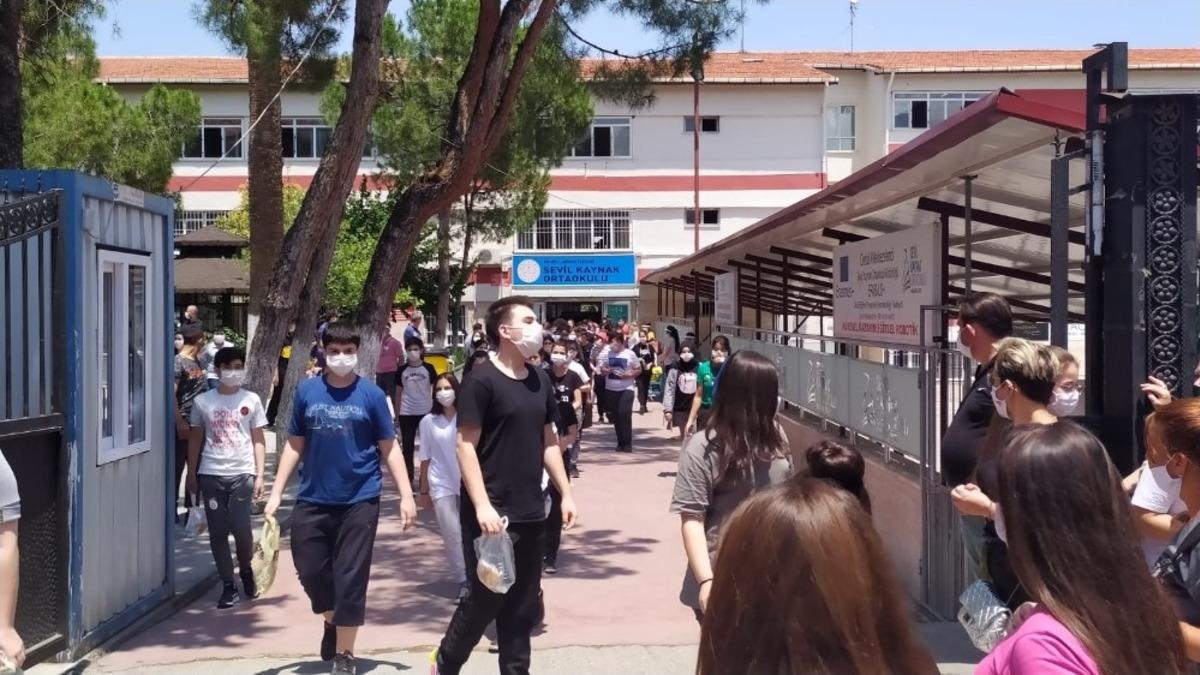 LGS sınavı sonrası okul megafonlarından yapılan bir garip anons