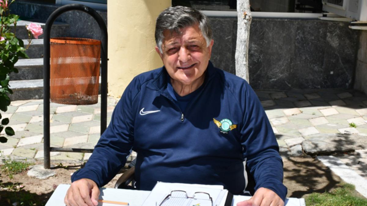 Akhisarspor'da Yılmaz Vural koronavir&uuml;se yakalandı