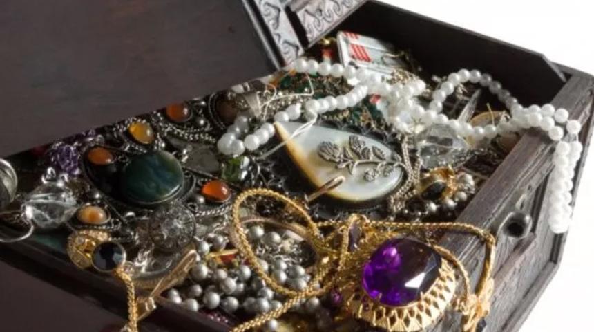 Altın ve g&uuml;m&uuml;ş takılarınız ilk g&uuml;nk&uuml; haline geri d&ouml;necek! Kuyumcuya gitmeye gerek yok!