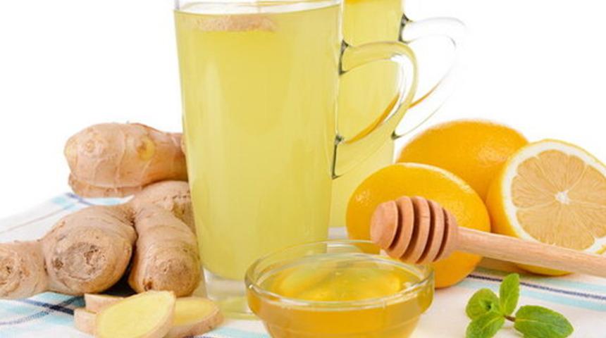 Bu karışım balgamı s&ouml;k&uuml;p atıyor, eser bırakmıyor! Bal, soğan, acı biber...