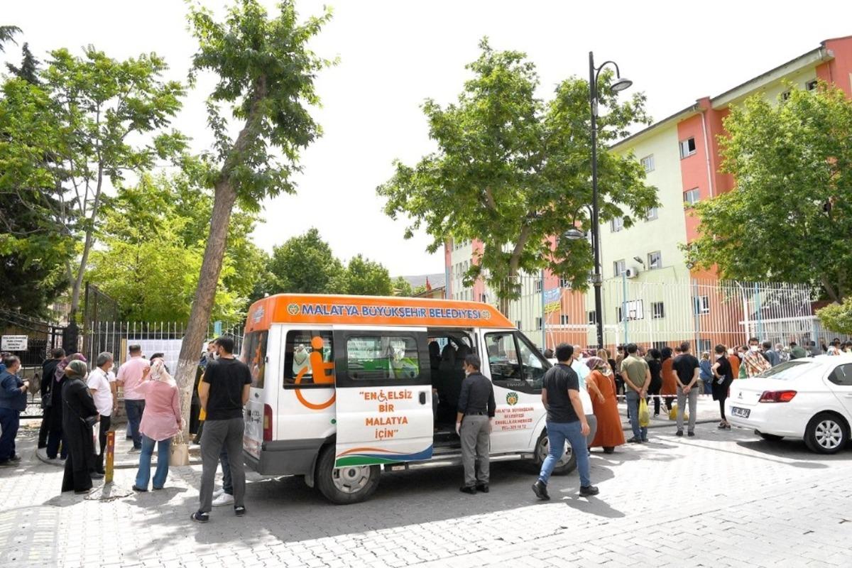 Malatya&rsquo;dan &ouml;ğrenci velilerine ikram