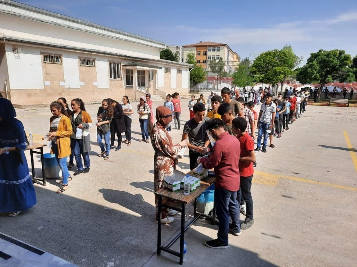 LGS&rsquo;ye giren &ouml;ğrenciler unutulmadı