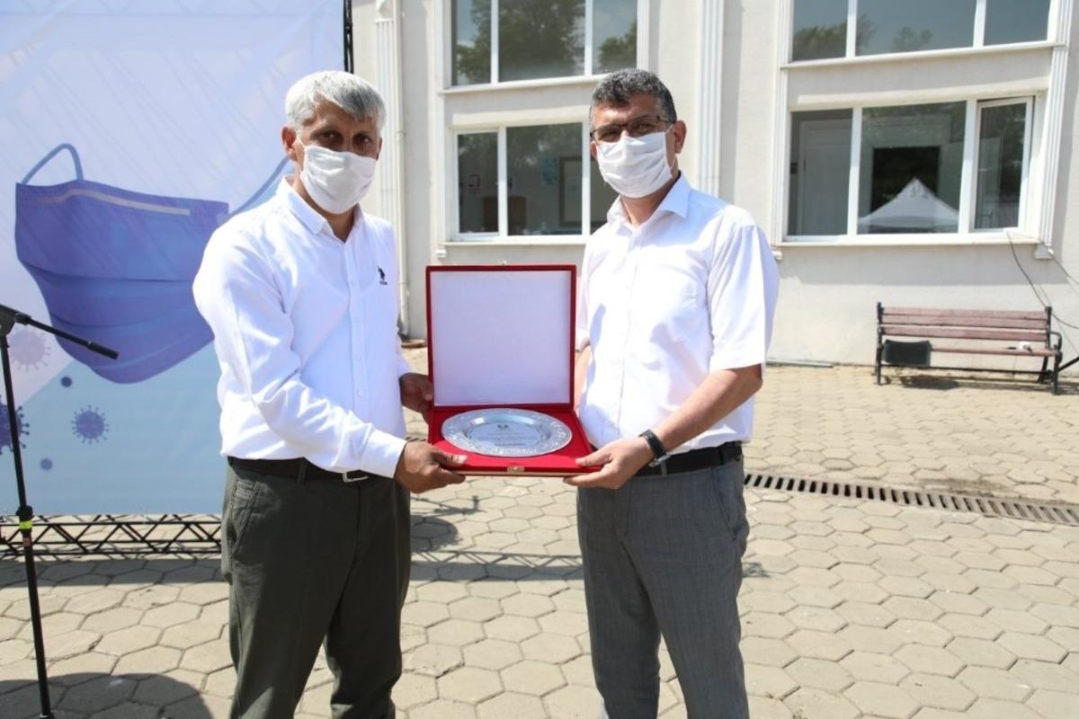 2 milyon maske &uuml;retimine destek olanlara plaket ve sertifika