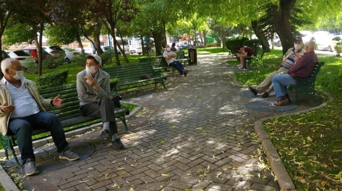 Eskişehir&rsquo;de kısıtlama bitti caddeler doldu