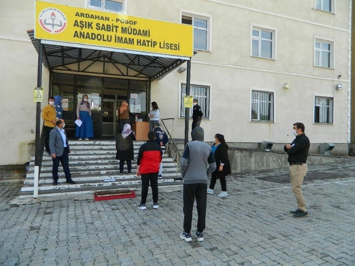 LGS Posof&rsquo;ta &uuml;&ccedil; okulda yapıldı