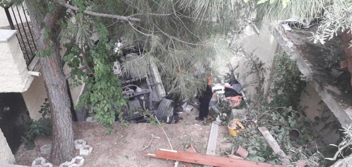 Kontrolden &ccedil;ıkan ara&ccedil; villa boşluğuna u&ccedil;tu