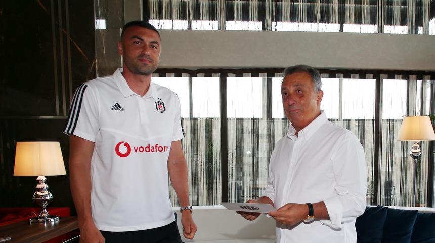 Burak Yılmaz, Beşiktaş'ın kongre üyesi oldu
